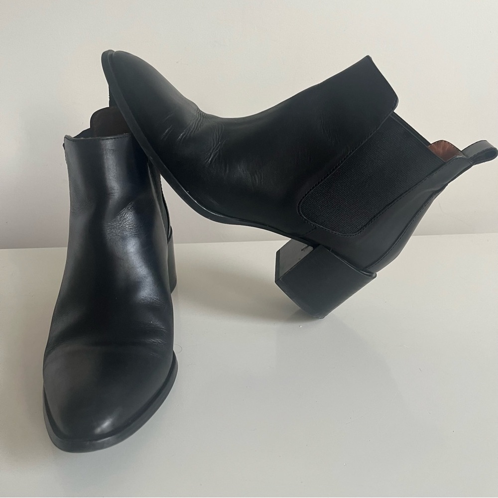 Everlane The Heel Boot Chelsea Booties Black Leather 8.5 Made In Italy